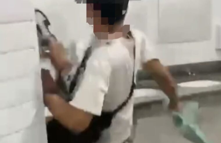 Vândalo destrói espelhos do banheiro da Praça Central de Ibaté,caso é denunciado por moradora