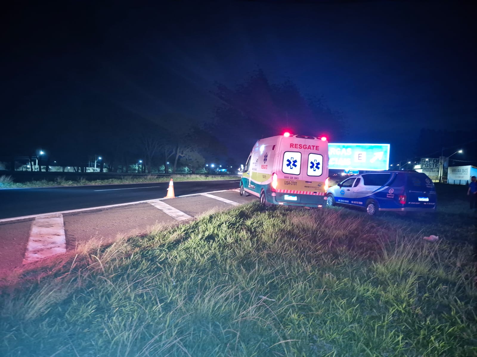 Mulher morre após ser atropelada na rodovia Washington Luís, em Ibaté