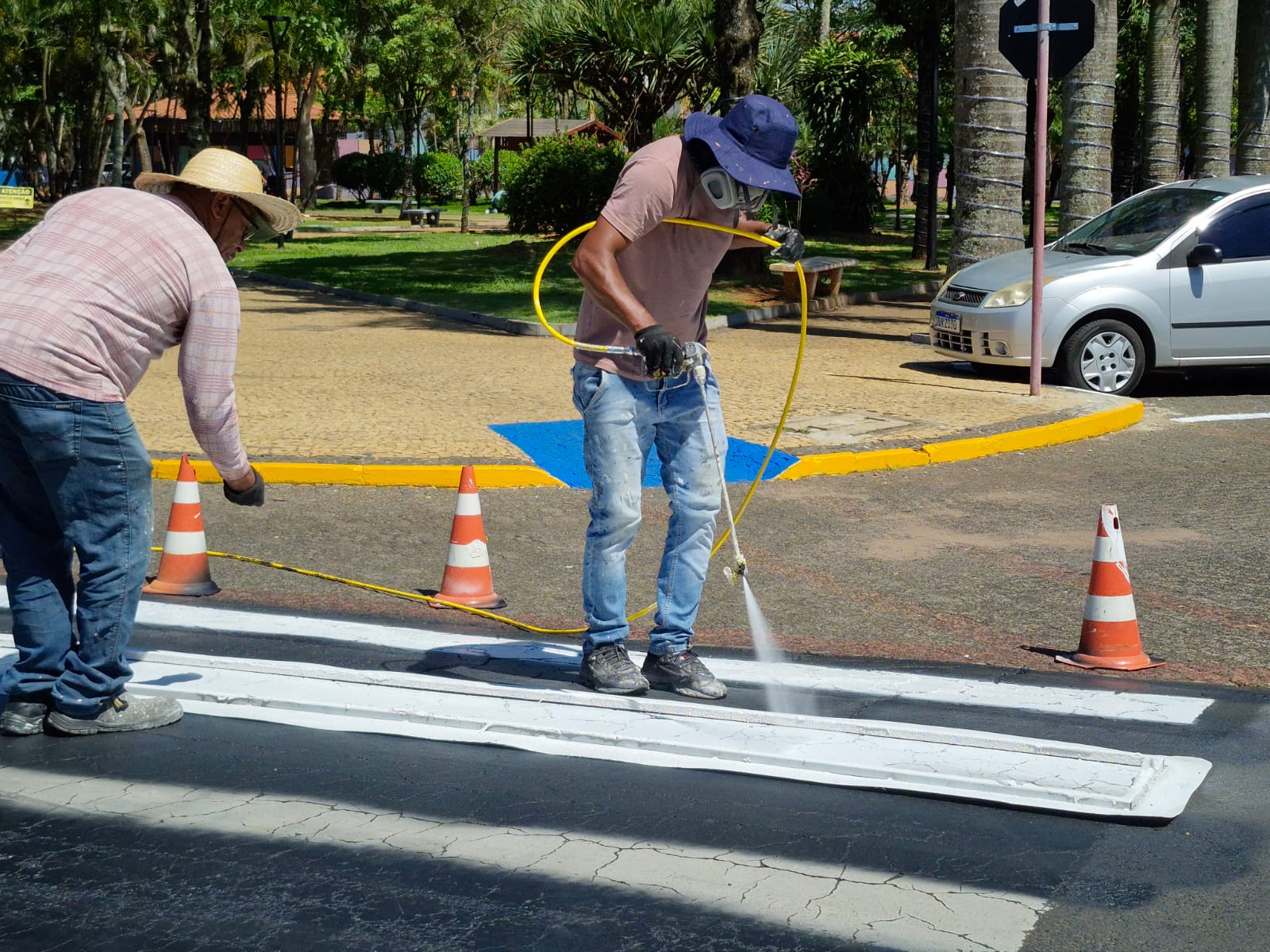 Prefeitura de Ibaté reforça sinalização de trânsito na região central