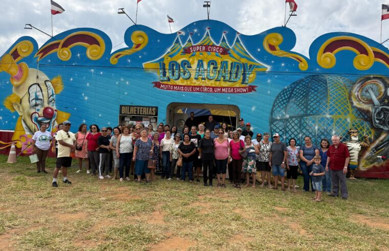 Idosos e alunos da Apae de Ibaté participam de sessão especial e gratuita em circo instalado na cidade