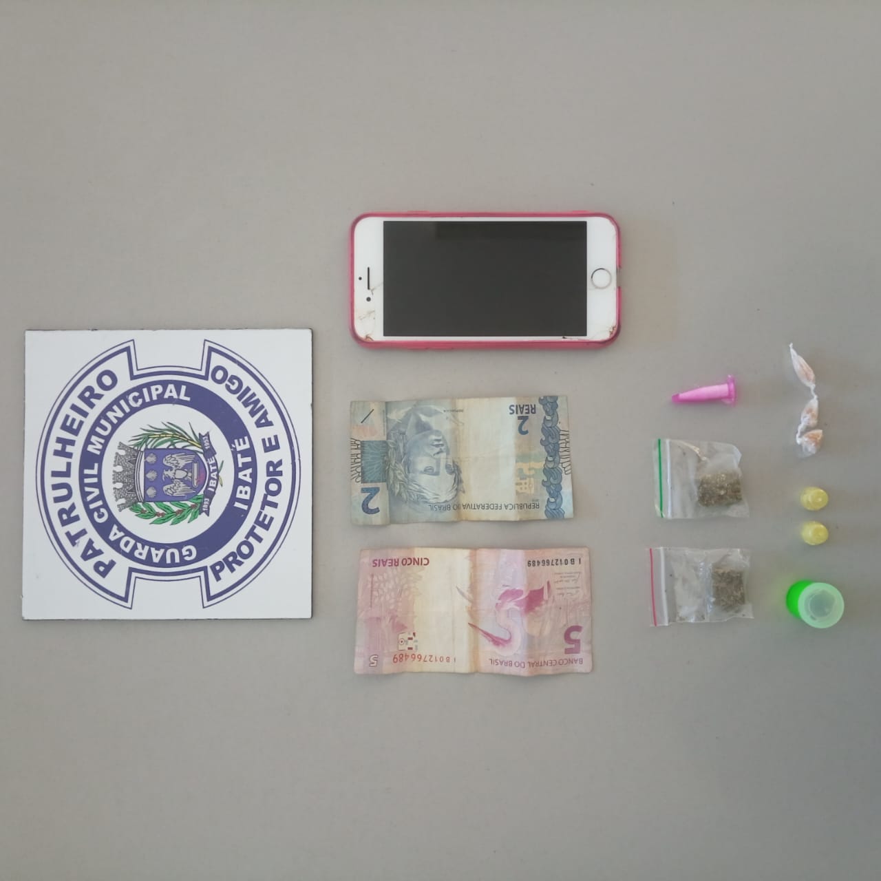 Adolescente é flagrada com drogas durante abordagem da GCM em Ibaté