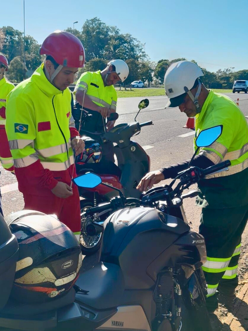 Ecovias Noroeste Paulista promove ação “Vá Seguro, Motociclista” com instalação gratuita de antenas corta-pipas na SP-310