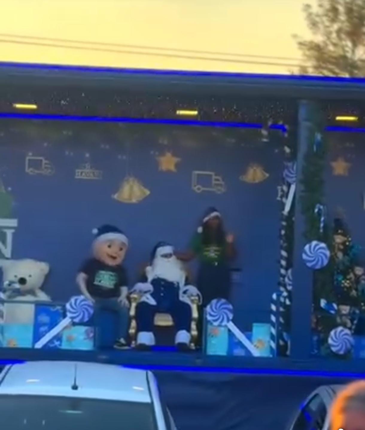 💙✨ A Carreata de Natal da Havan já está cruzando São Carlos! ✨💙O clima natalino tomou conta da cidade nesta tarde, encantando quem passou pelas principais avenidas.