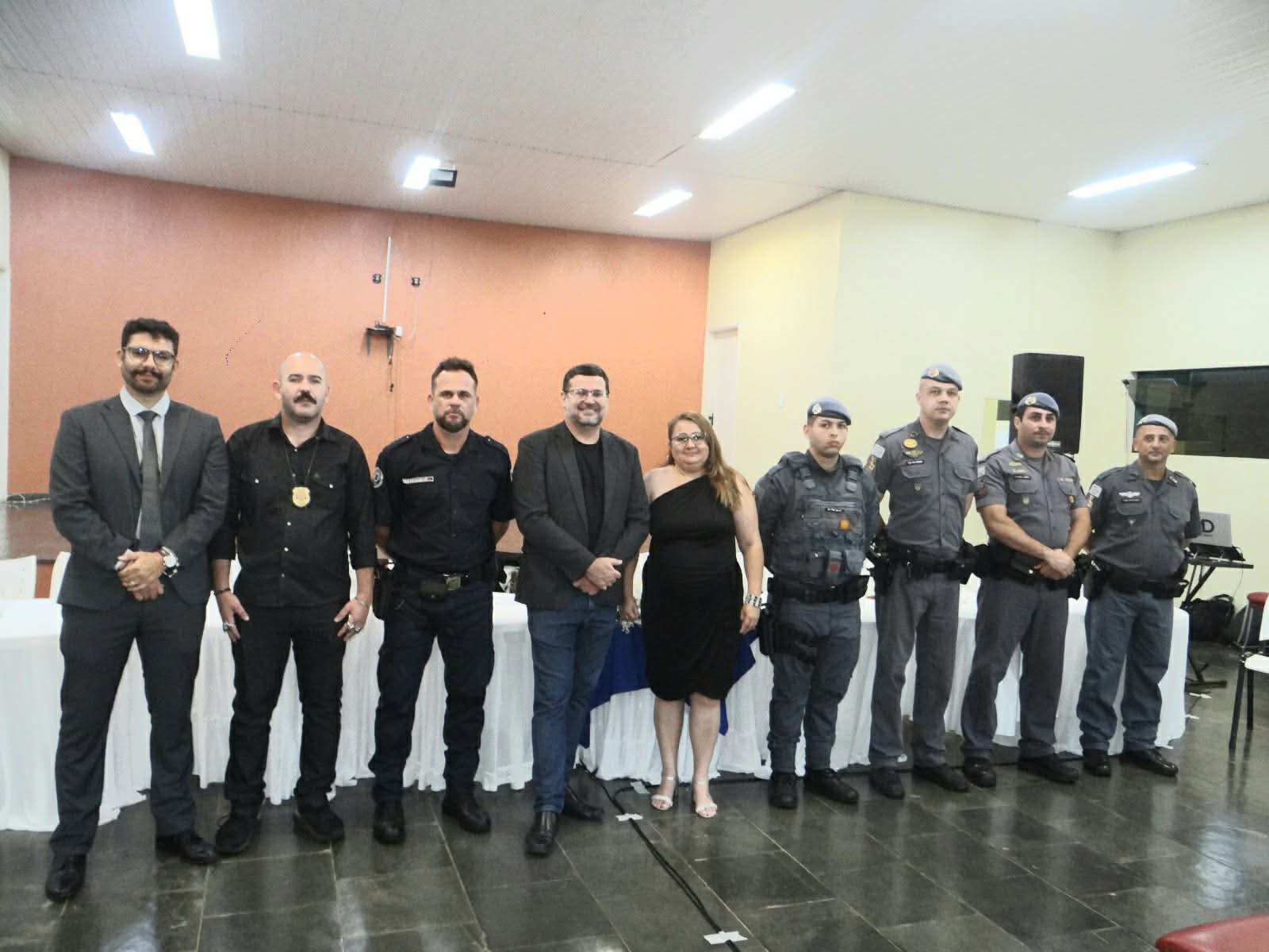 Câmara Municipal de Ibaté presta homenagem a profissionais da segurança pública em sessão solene
