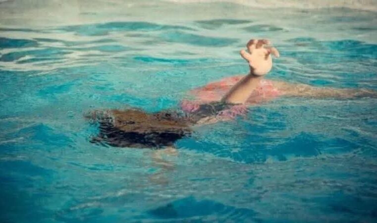 Menina de 2 anos é socorrida após afogamento em piscina em Araraquara; estado de saúde é grave