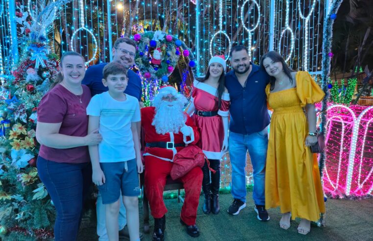 Multidão celebra a chegada do Papai Noel e vive noite de emoção na Praça Central de Ibaté