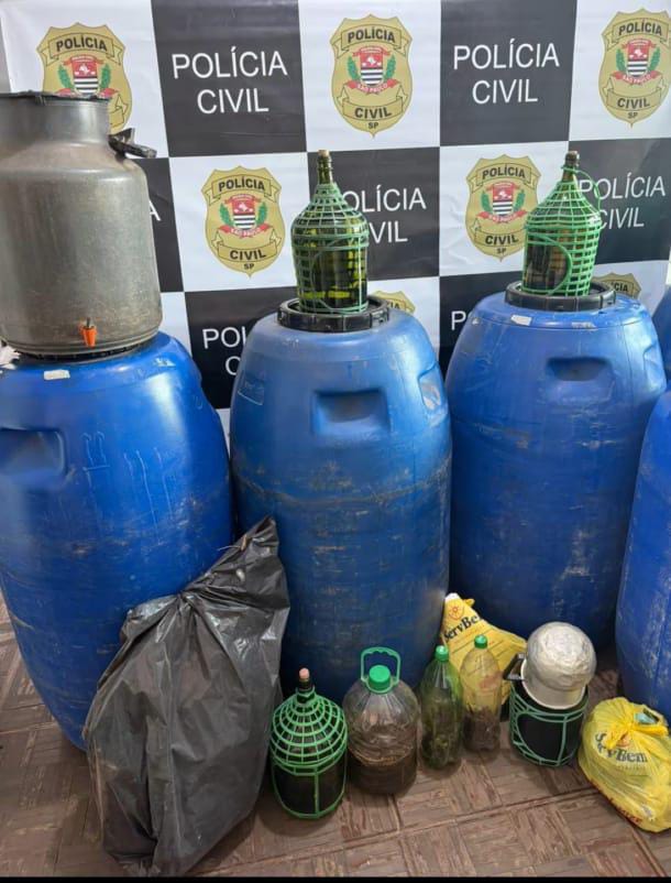 Polícia Civil desmonta produção clandestina de bebidas alcoólicas e apreende 750 litros em São Carlos