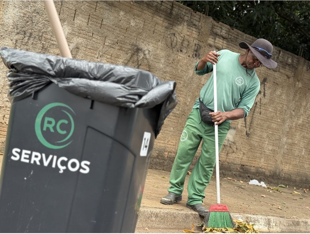 Ibaté inicia varrição de ruas em todos os bairros com novo contrato de Serviços Públicos