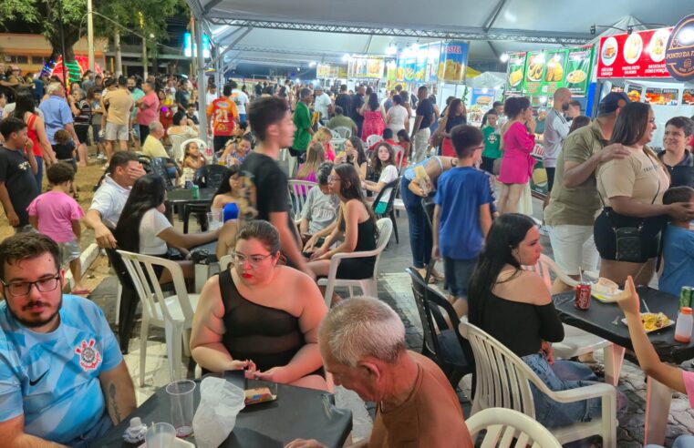 Praça de Alimentação do Encantos de Natal de Ibaté funciona durante toda a semana