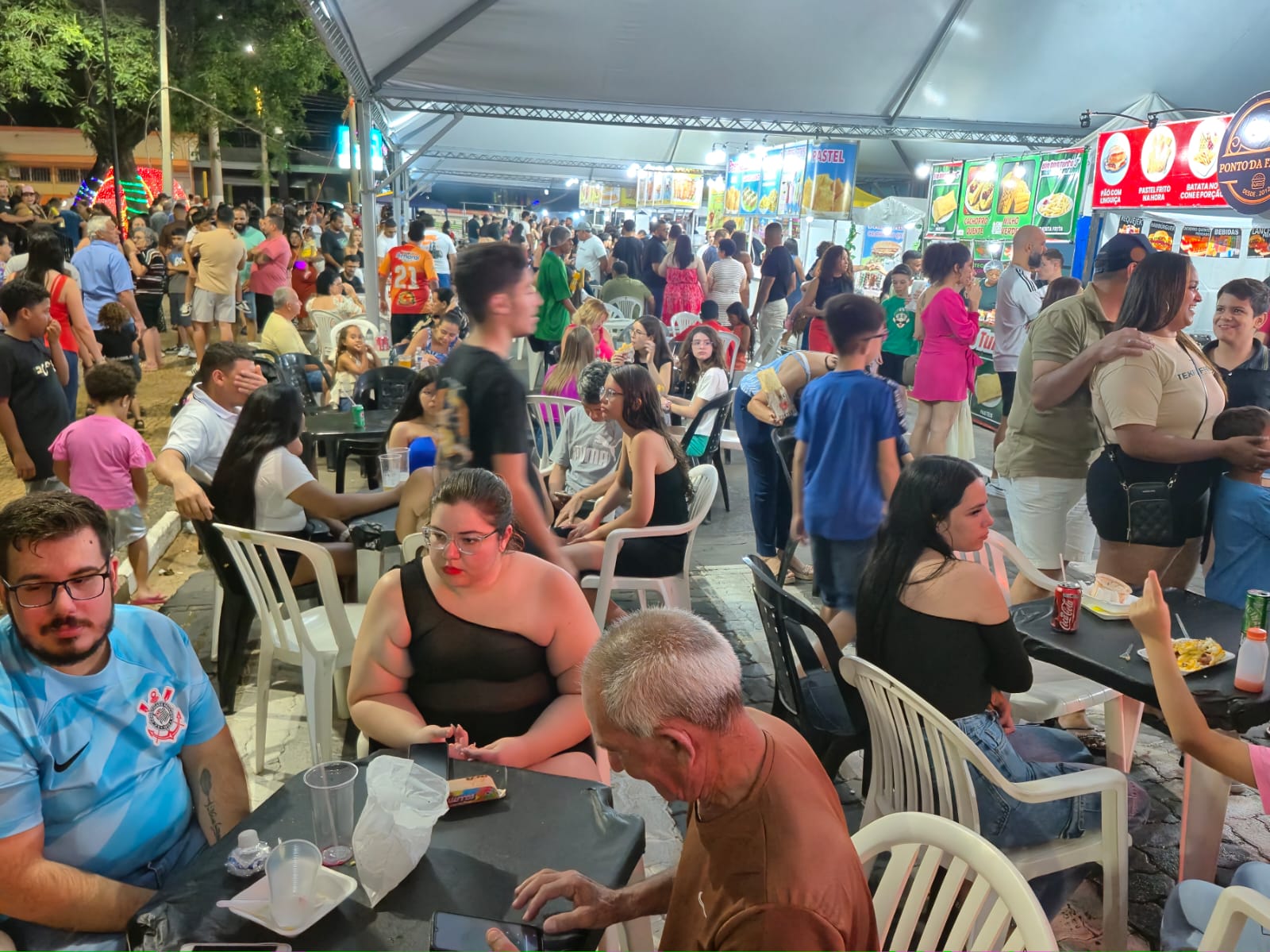 Praça de Alimentação do Encantos de Natal de Ibaté funciona durante toda a semana