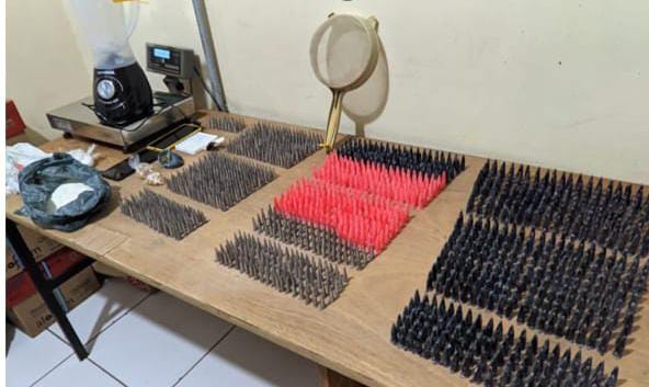 PM apreende 2,5 kg de drogas e prende três pessoas por tráfico em Santa Rita do Passa Quatro