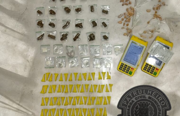 Guarda Municipal apreende drogas e máquinas de pagamento no Jardim Cruzado