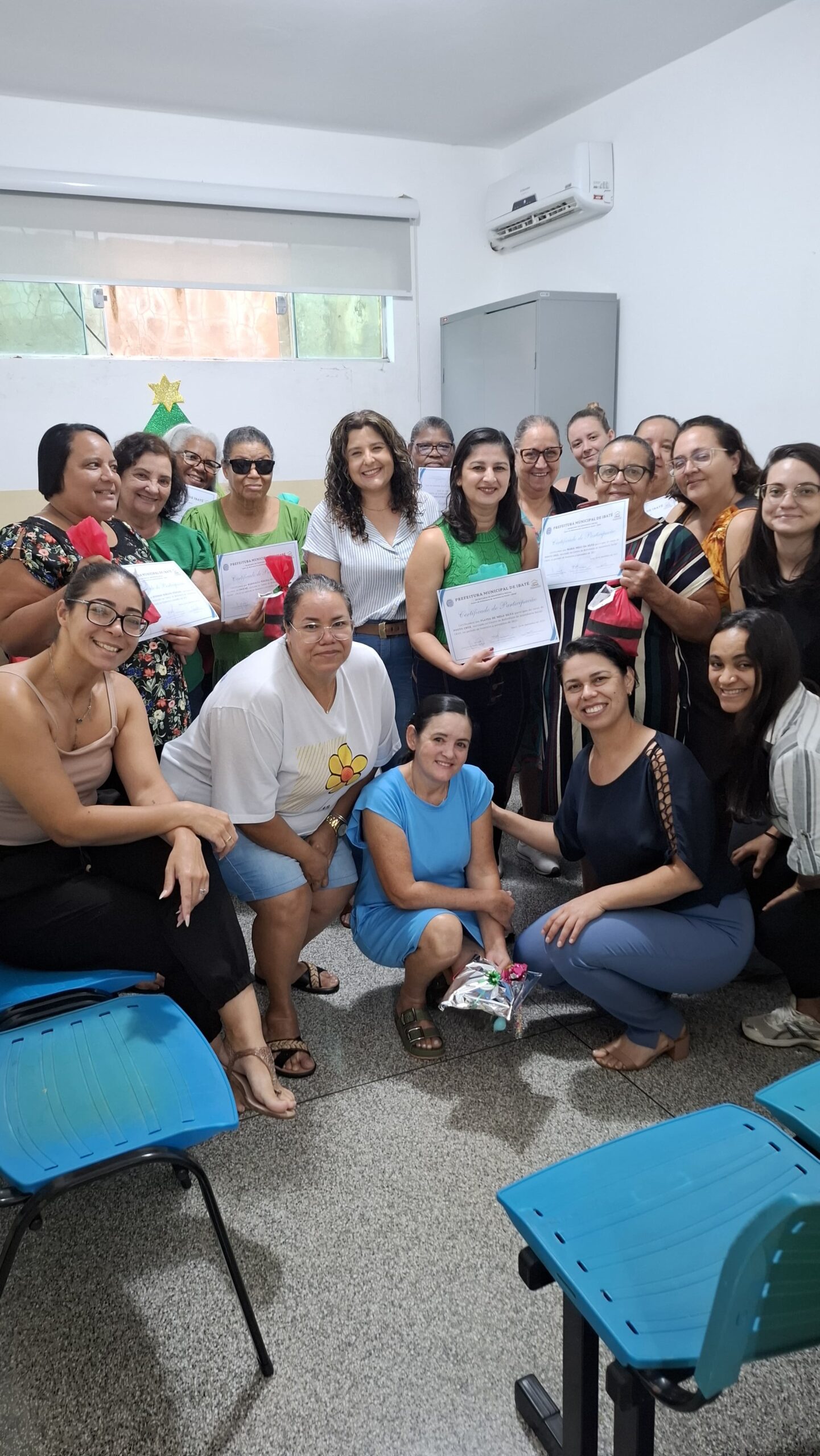 CRAS de Ibaté encerra oficinas com entrega de certificados e confraternização