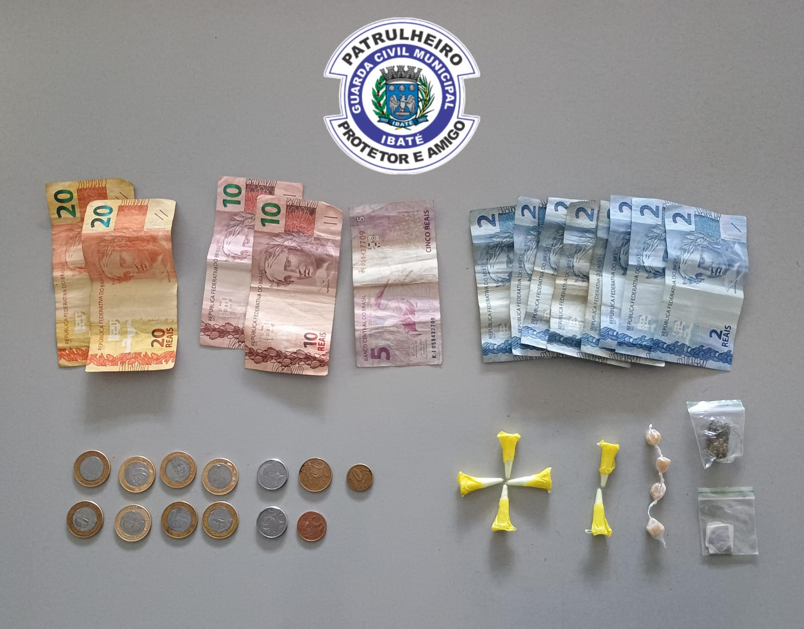 Adolescente é conduzida à delegacia após apreensão de drogas no Jardim Cruzado