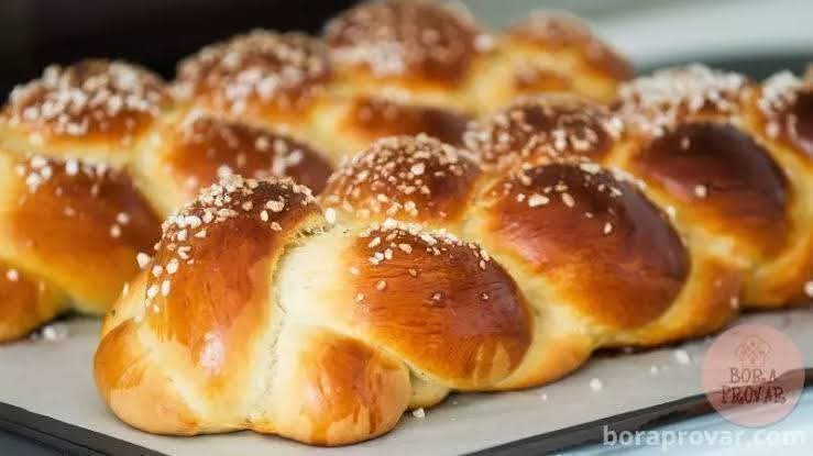 A Paróquia São Francisco de Assis em Ibaté informa que, no dia 09 de janeiro de 2026, realizará a venda de pães doces e pães de sal, a partir das 15h.