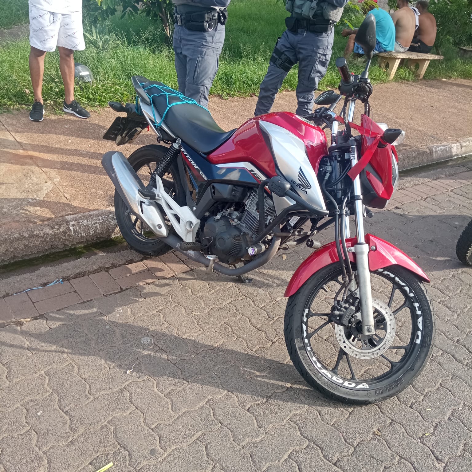 Motocicleta é recolhida durante fiscalização no Jardim Cruzado, em Ibaté