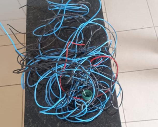 Homem é detido após tentar furtar residência e é encontrado dormindo no forro em São Carlos