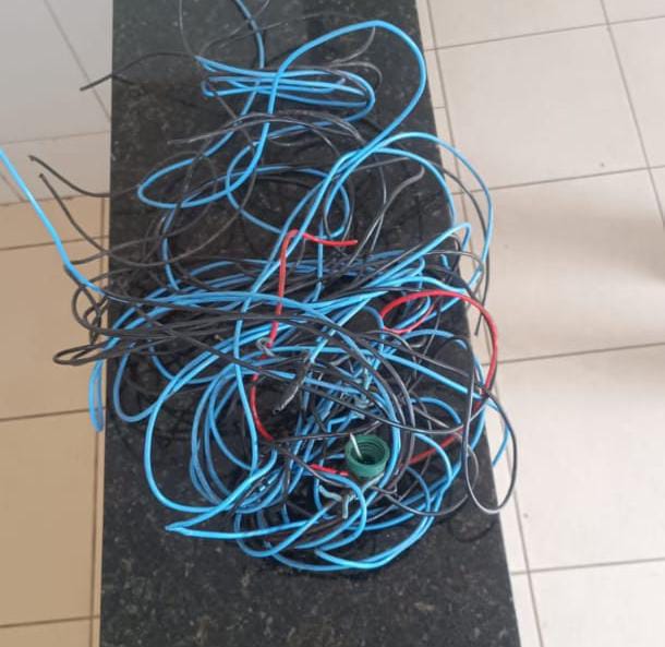 Homem é detido após tentar furtar residência e é encontrado dormindo no forro em São Carlos