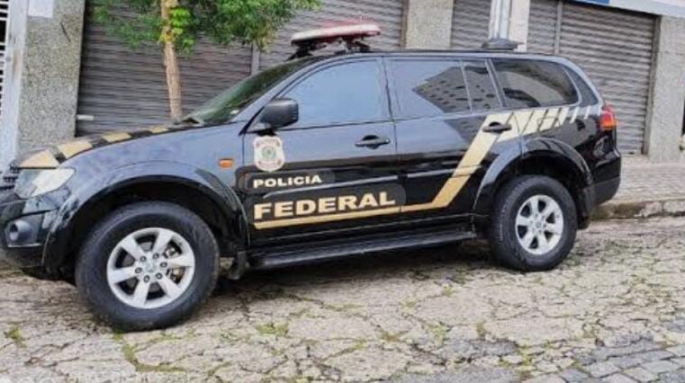 Polícia Federal prende homem e mulher em flagrante durante operação contra crimes sexuais na internet em São Carlos