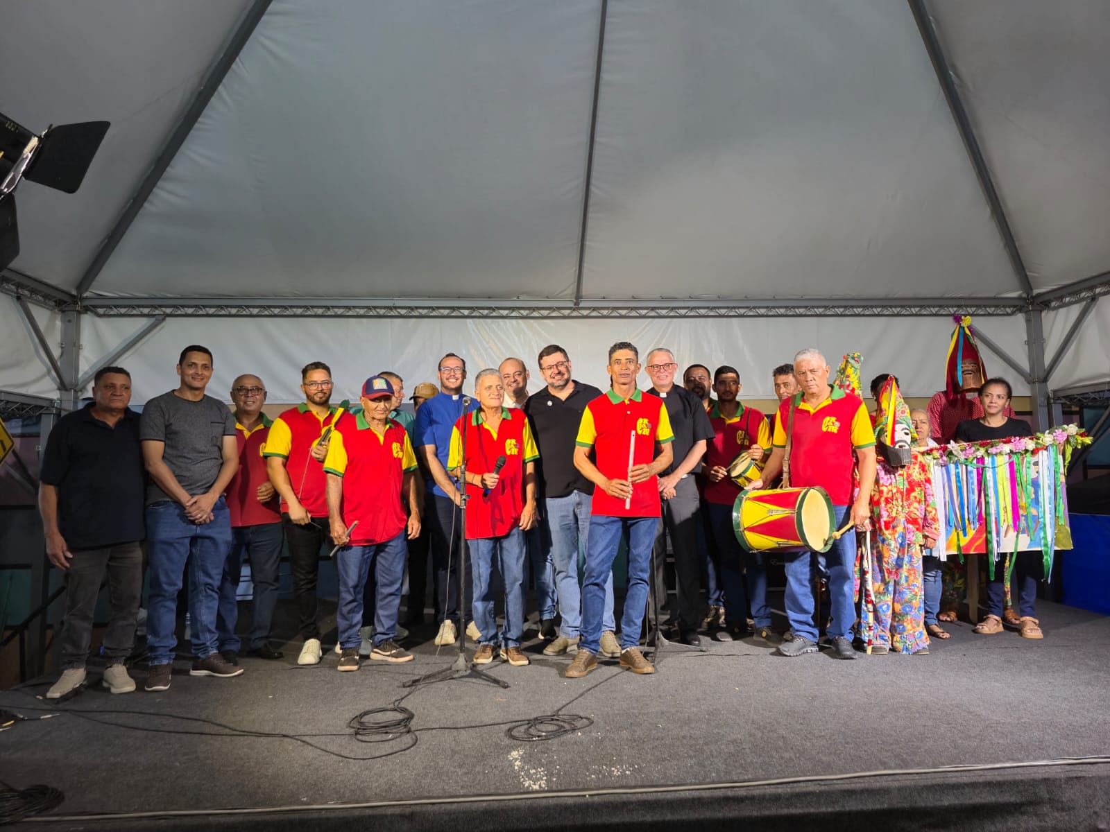 Praça Central de Ibaté foi o cenário de um encerramento marcado pela emoção, fé e tradição, com a apresentação da Folia de Reis, que coroou o fim das festividades do Encantos de Natal.