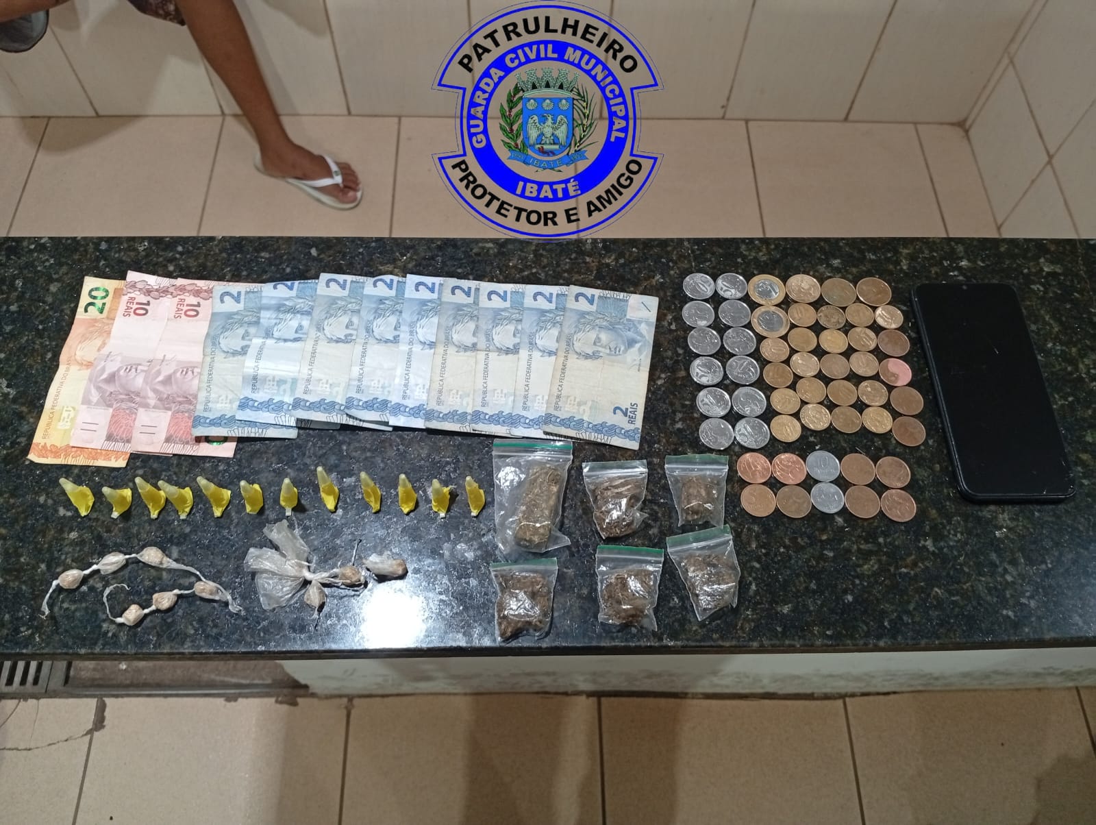 Suspeito é detido com drogas durante patrulhamento da GCM no Jardim Cruzado