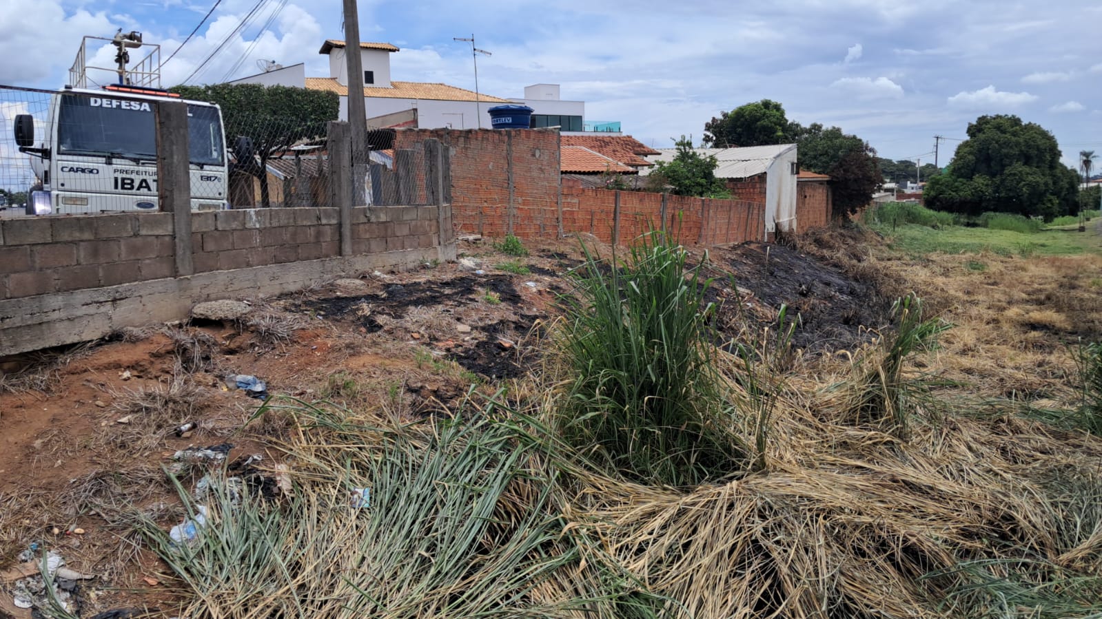 Defesa Civil atende duas ocorrências de incêndio em áreas ambientais em Ibaté