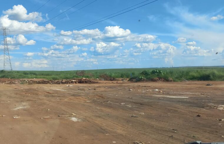 Prefeitura de Ibaté realiza limpeza de área de caçambas no Jardim Icaraí e pede colaboração da população