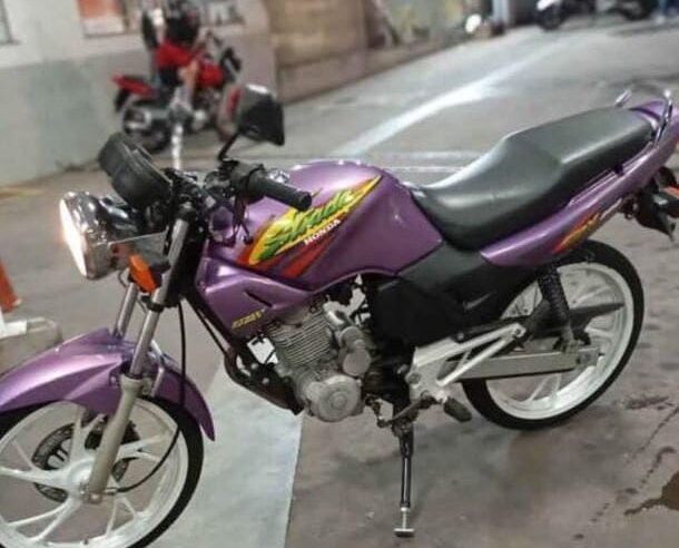 Dupla armada rouba motocicleta próximo à ponte de madeira no Cidade Aracy