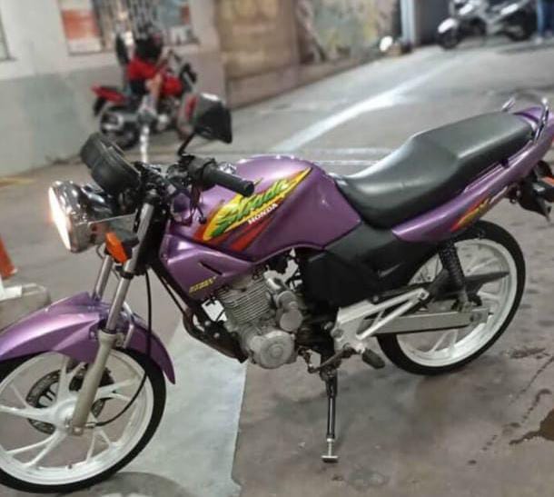 Dupla armada rouba motocicleta próximo à ponte de madeira no Cidade Aracy