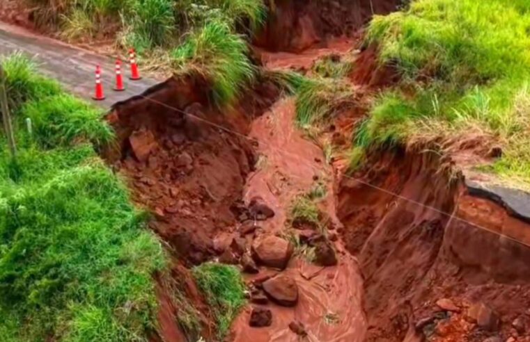 Barranco cede e interdita Rodovia Washington Luís em Itirapina