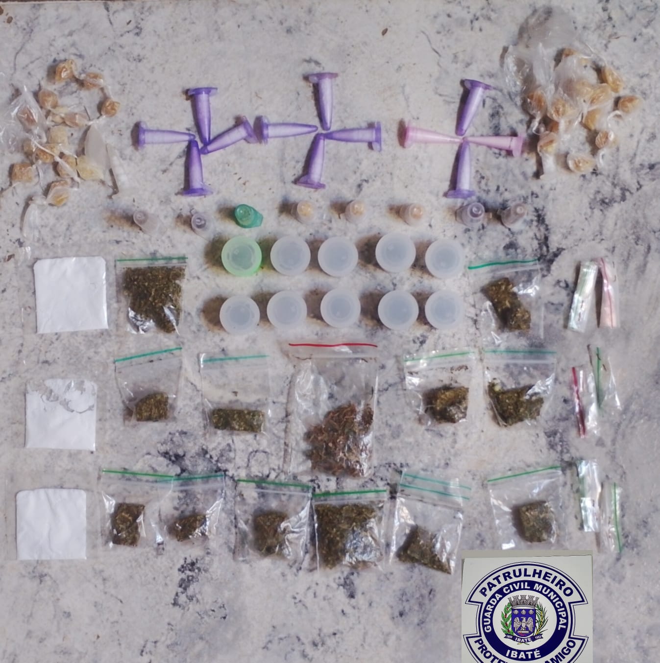 GCM apreende drogas em área de mata no bairro CDHU durante patrulhamento em Ibaté