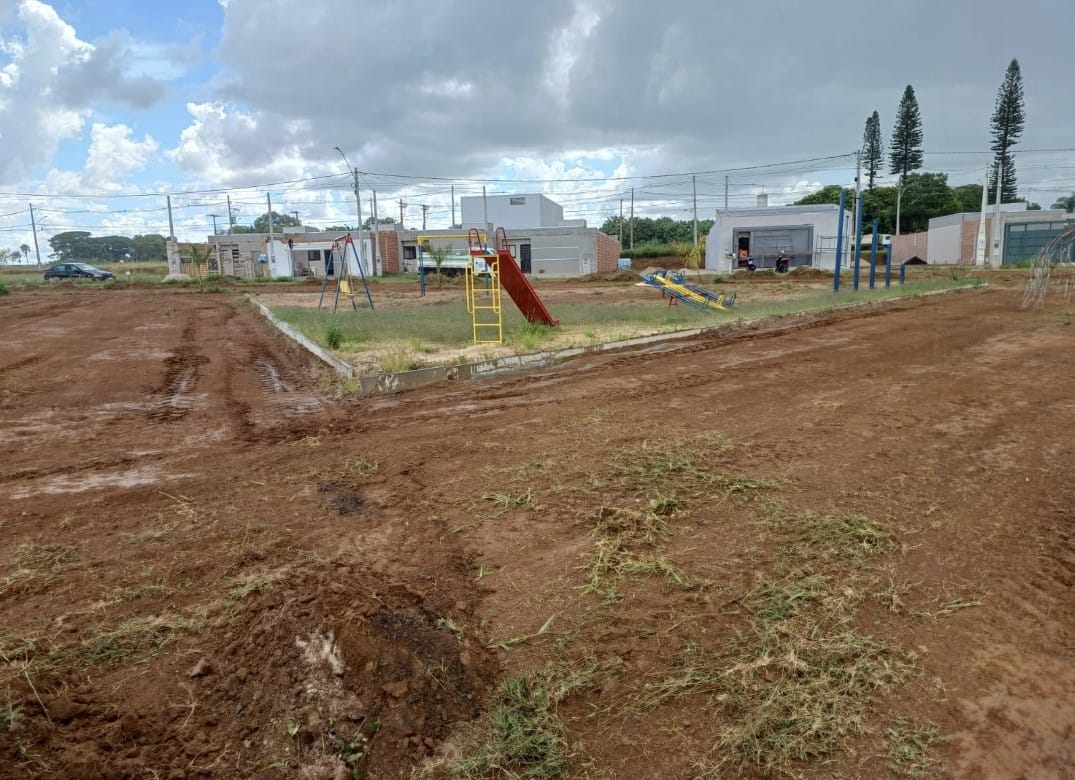 Prefeitura promove limpeza e revitalização do parquinho do Jardim das Palmeiras 1