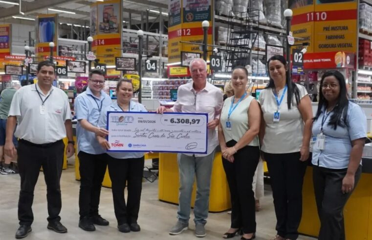 A Santa Casa de São Carlos recebeu com muita gratidão a doação de R$ 6.308,97, arrecadados ao longo de 2025 por meio da campanha Troco Solidário, promovida pelo Tonin Superatacado.