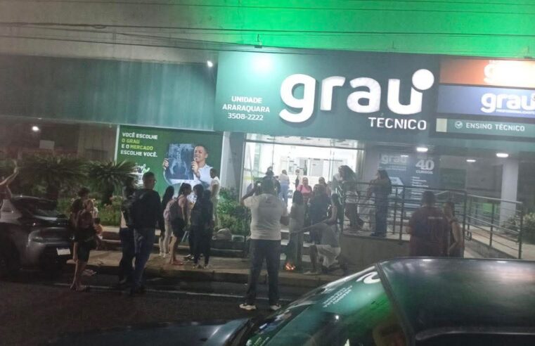 🚨 Alunos protestam contra fechamento de unidade do Grau Técnico em Araraquara