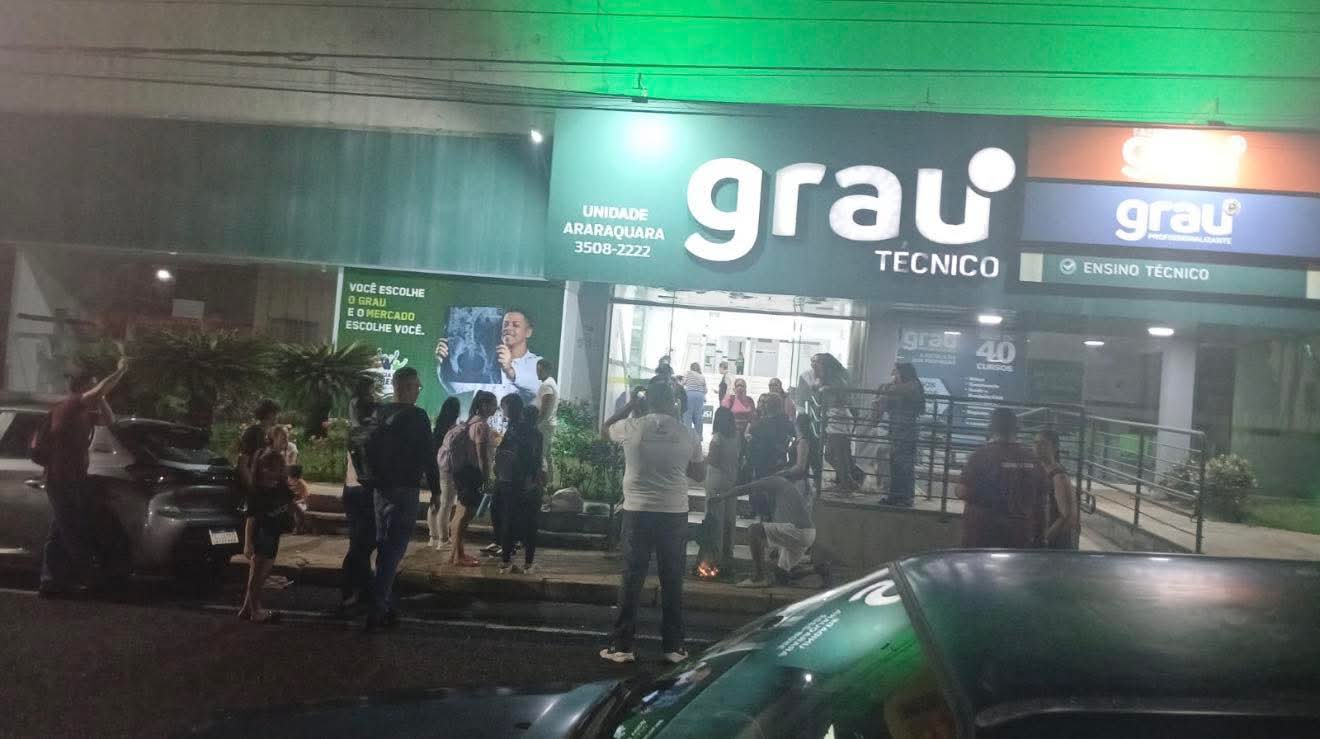 🚨 Alunos protestam contra fechamento de unidade do Grau Técnico em Araraquara