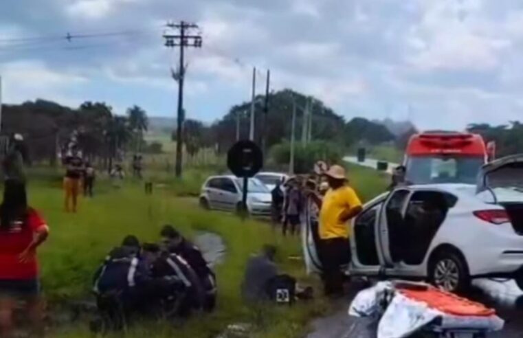 Colisão frontal entre caminhão e carro deixa uma mulher morta na SP-215, em São Carlos