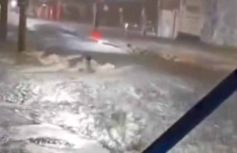 🚨 Mulher é arrastada pela enxurrada e socorrida por motorista na região da Electrolux, em São Carlos