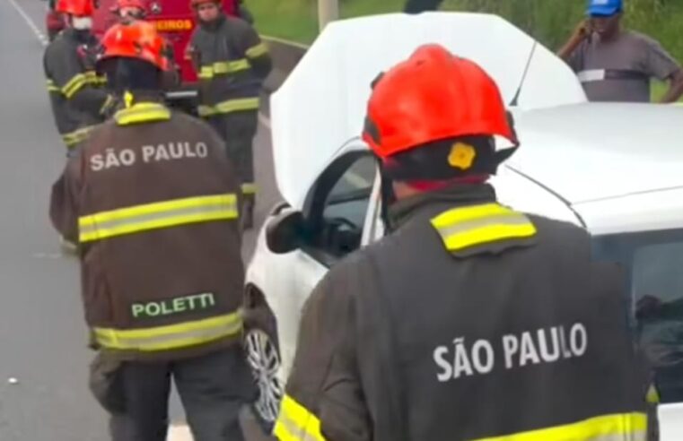 Colisão entre caminhão e carro mobiliza Bombeiros e Samu na SP-318, em São Carlos