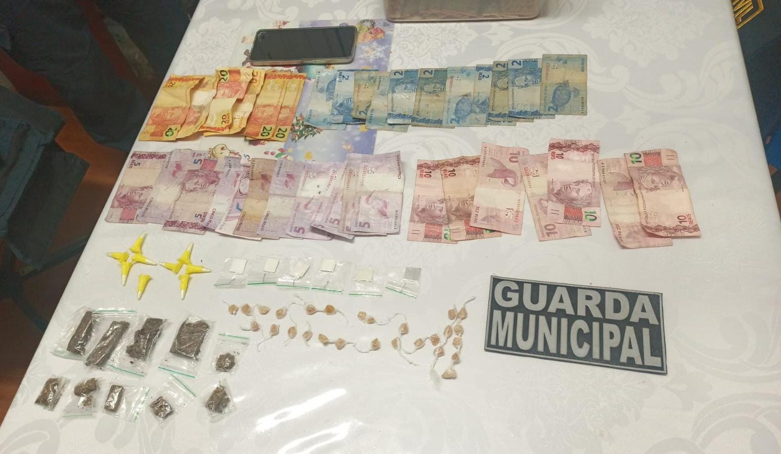 Guarda Civil Municipal apreende drogas e dinheiro no Jardim Cruzado