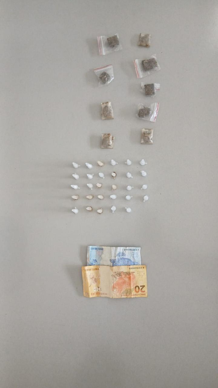 Polícia Militar prende homem por tráfico de drogas no Conjunto Habitacional Antônio Moreira