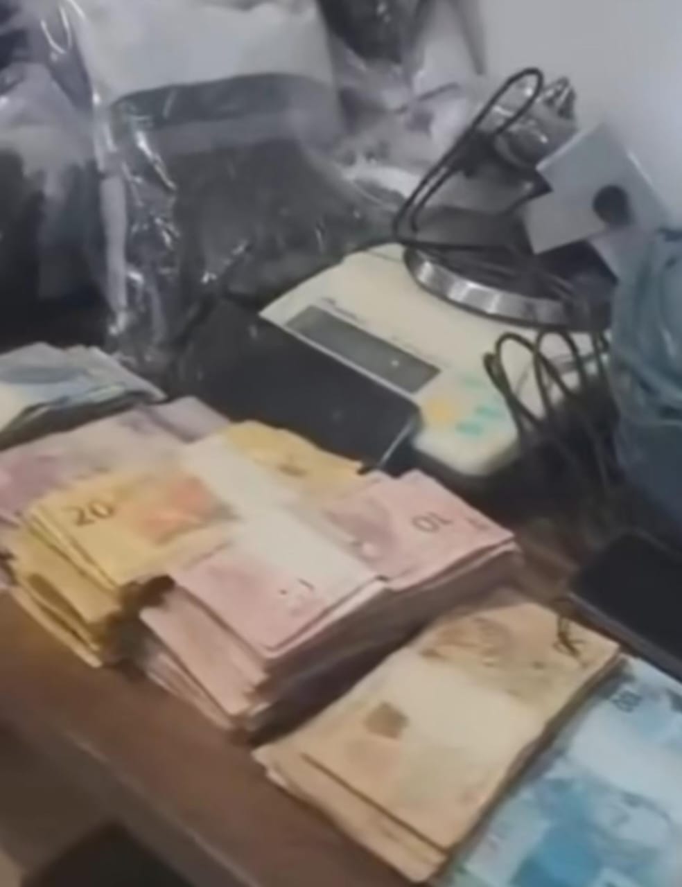 Operação conjunta “QG da King” prende oito pessoas e apreende drogas, arma e dinheiro em Araraquara e Américo Brasiliense