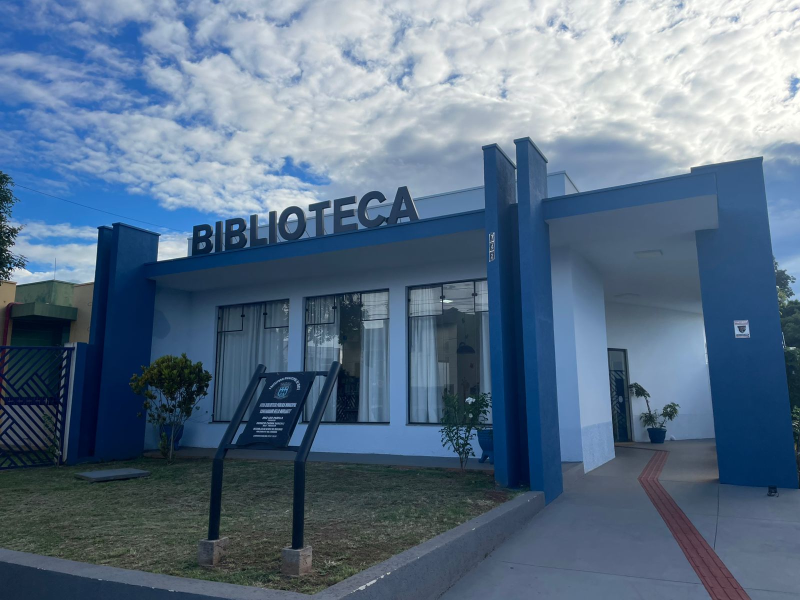 🎭 Biblioteca Municipal promove oficina gratuita de máscaras nesta quinta-feira