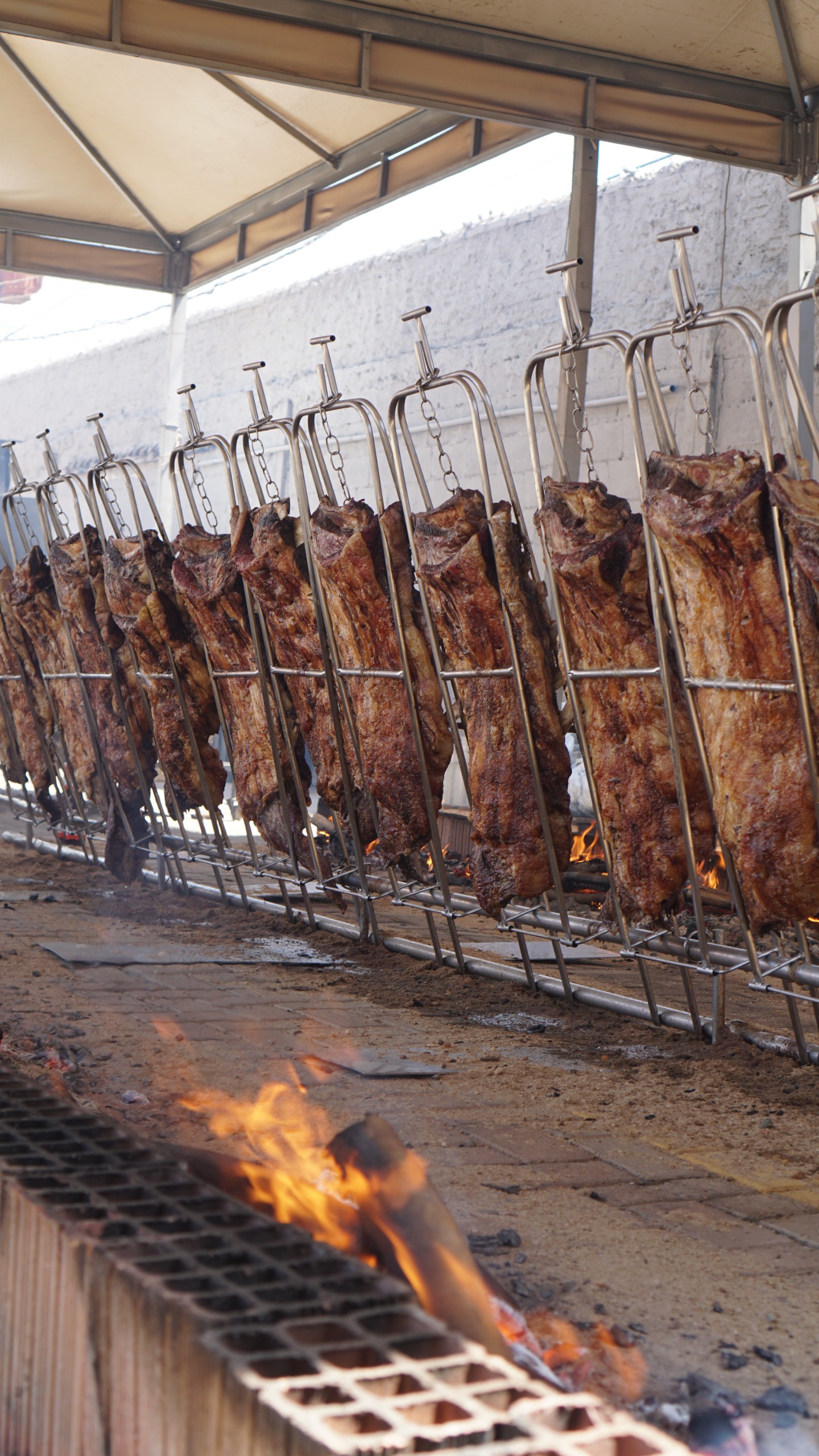 🎭🍖 Carnaval com sabor especial no Restaurante Planalto! 🍖🎭