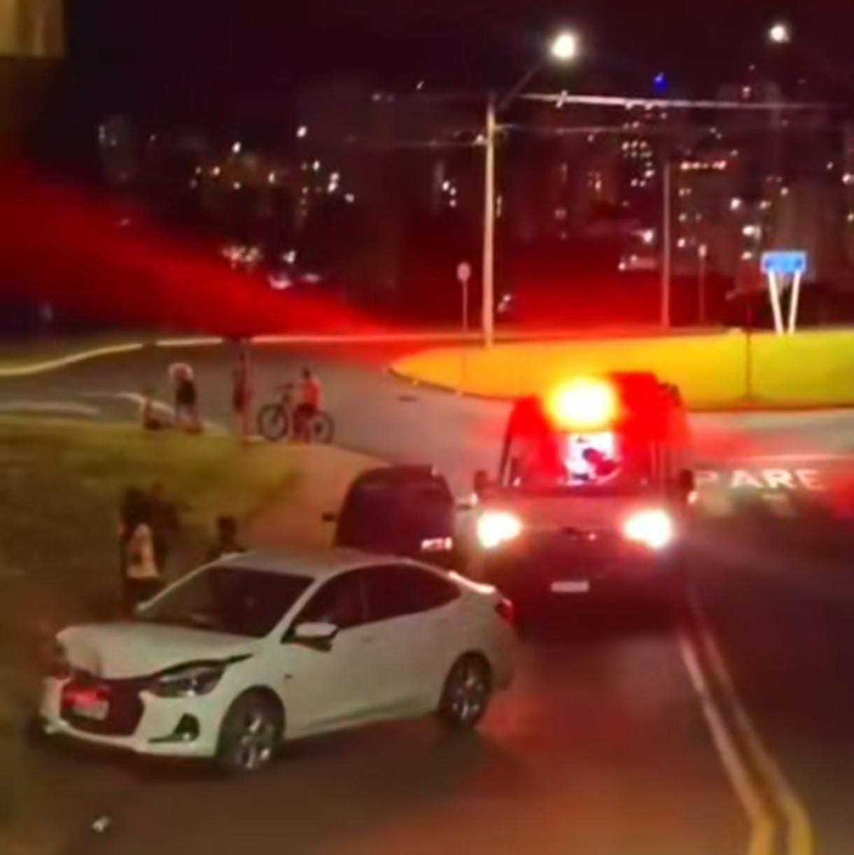 Motorista fica ferido após colidir contra pilar de pontilhão no Jardim Paulista