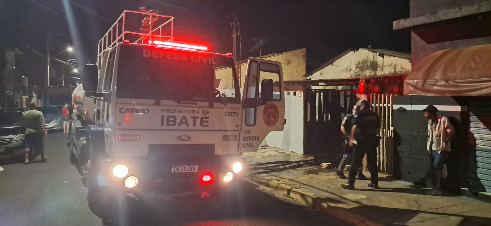 Defesa Civil de Ibaté controla incêndio em residência no Jardim Cruzado com ação rápida e eficiente