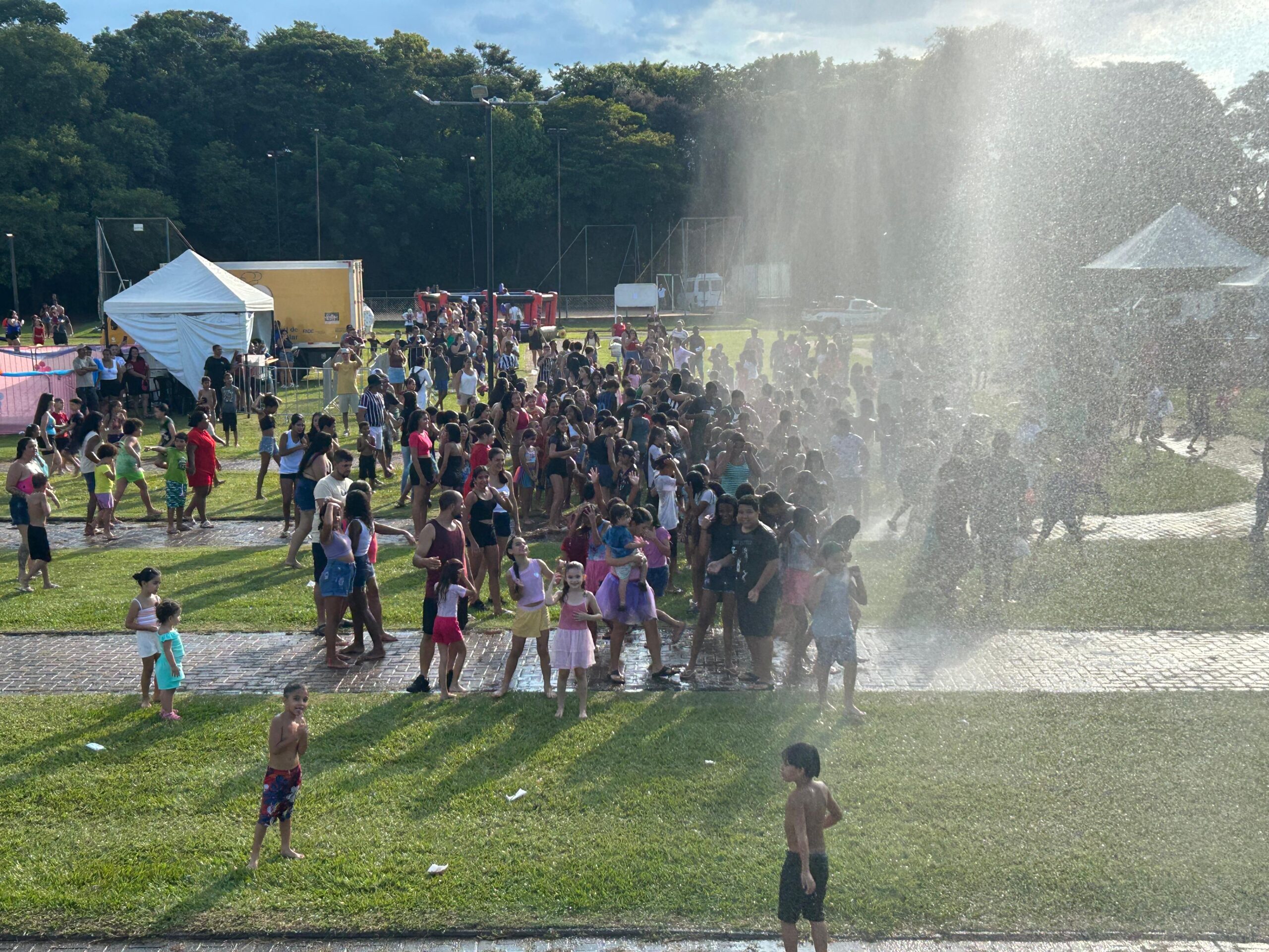 CarnaKids reúne milhares de pessoas e transforma Pirâmide em palco de alegria em Ibaté
