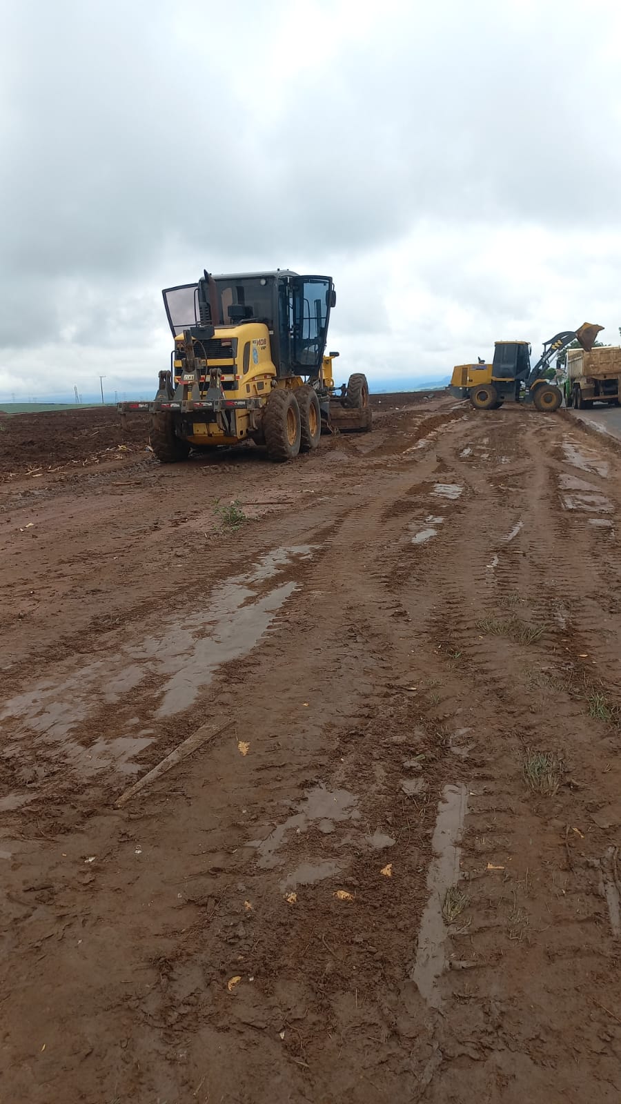Prefeitura de Ibaté retira mais de cinco caminhões de entulho do bairro Antônio Moreira