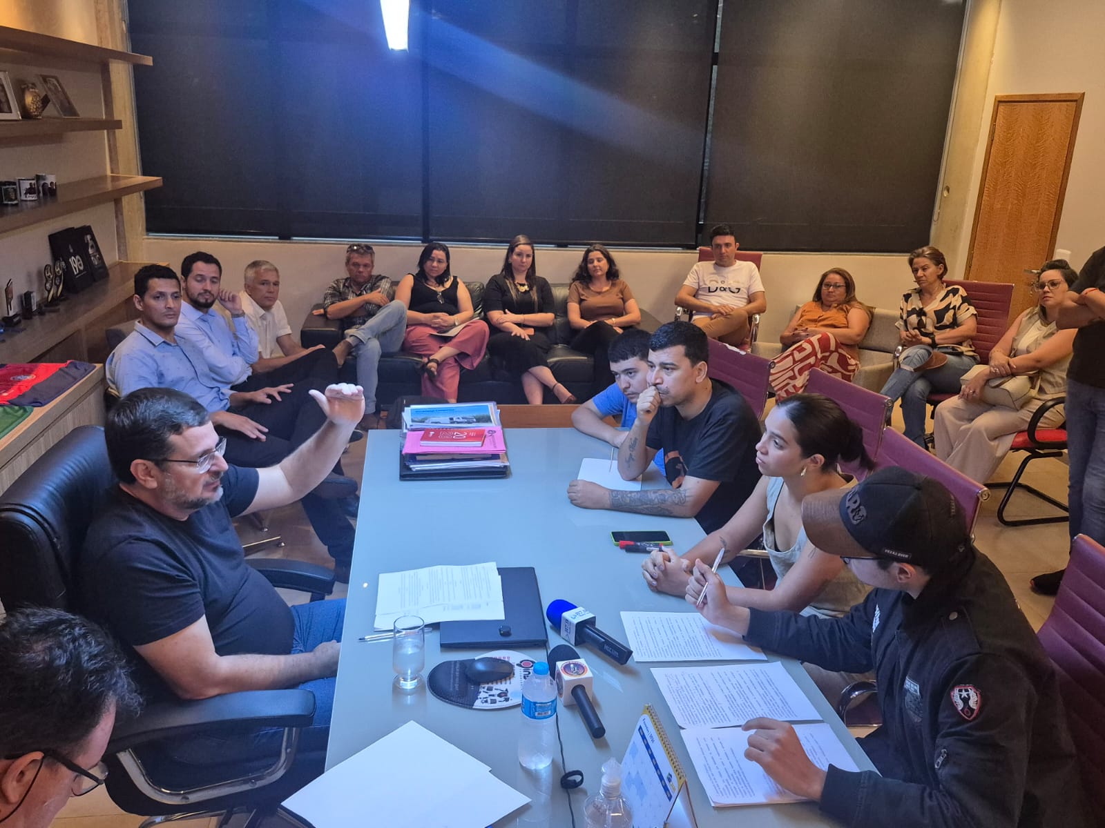 Prefeito de Ibaté recebe moradores no Paço Municipal para ouvir demandas e esclarecer dúvidas