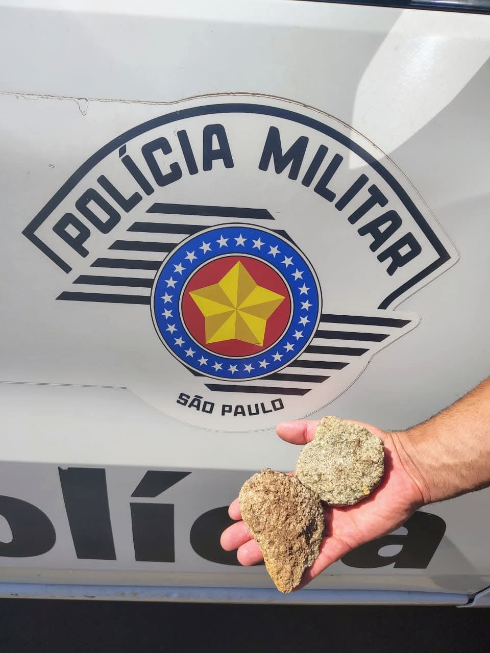 Homem é levado à delegacia após ameaçar professores e jogar pedras em escola de Itirapina