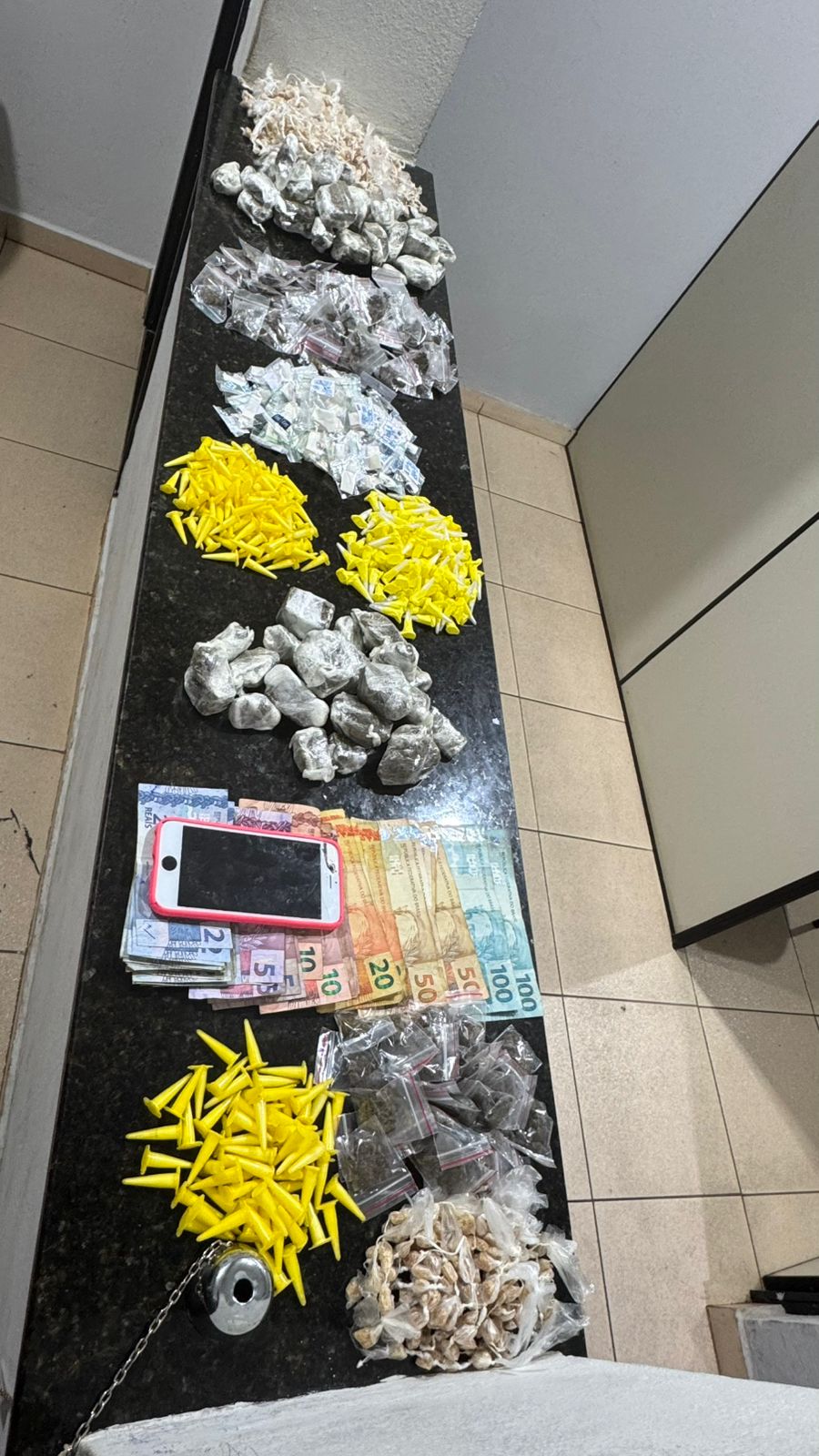 Força Tática prende homem por tráfico de drogas e apreende grande quantidade de entorpecentes em São Carlos